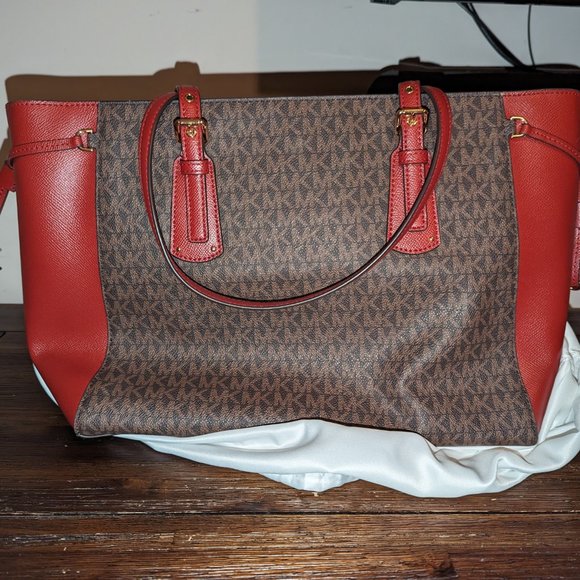 Michael Kors Voyager Handbag - Picture 2 of 14